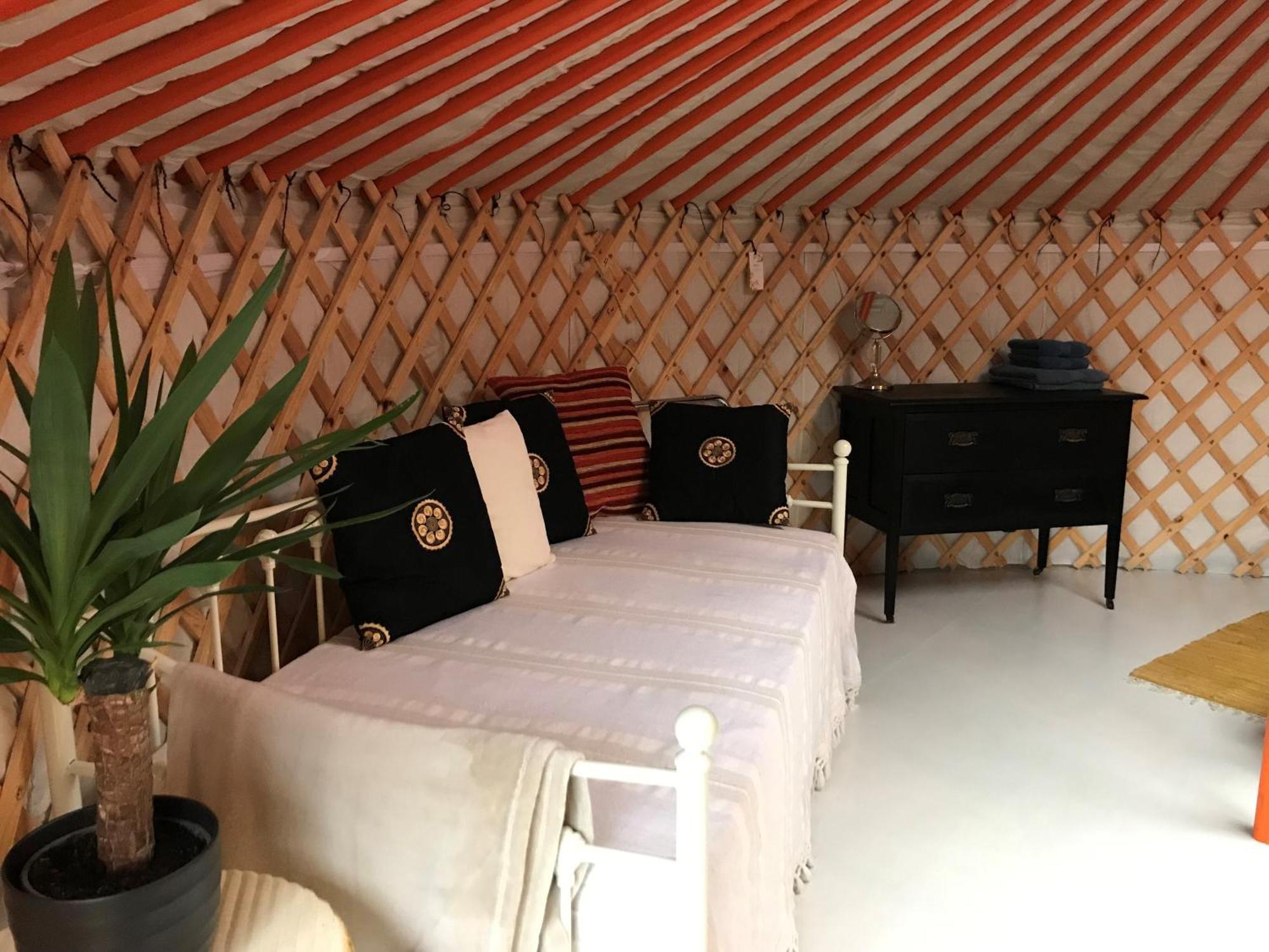 Hotel Gilfach Gower Farm Luxury Yurt With Hot Tub Ammanford Exterior foto