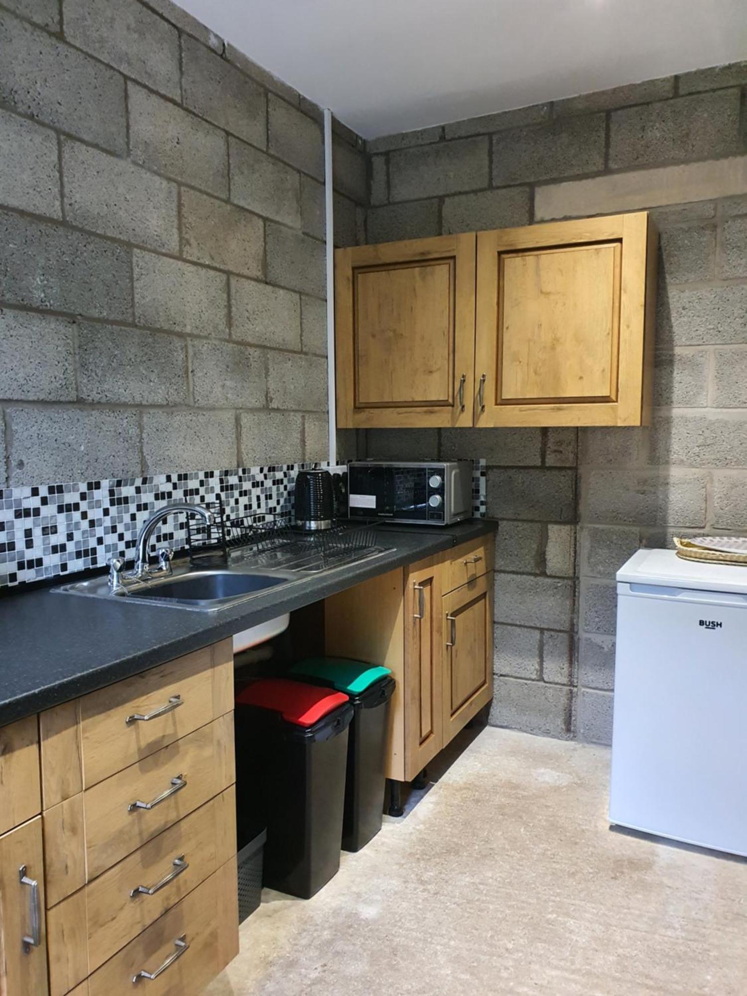 Hotel Gilfach Gower Farm Luxury Yurt With Hot Tub Ammanford Exterior foto